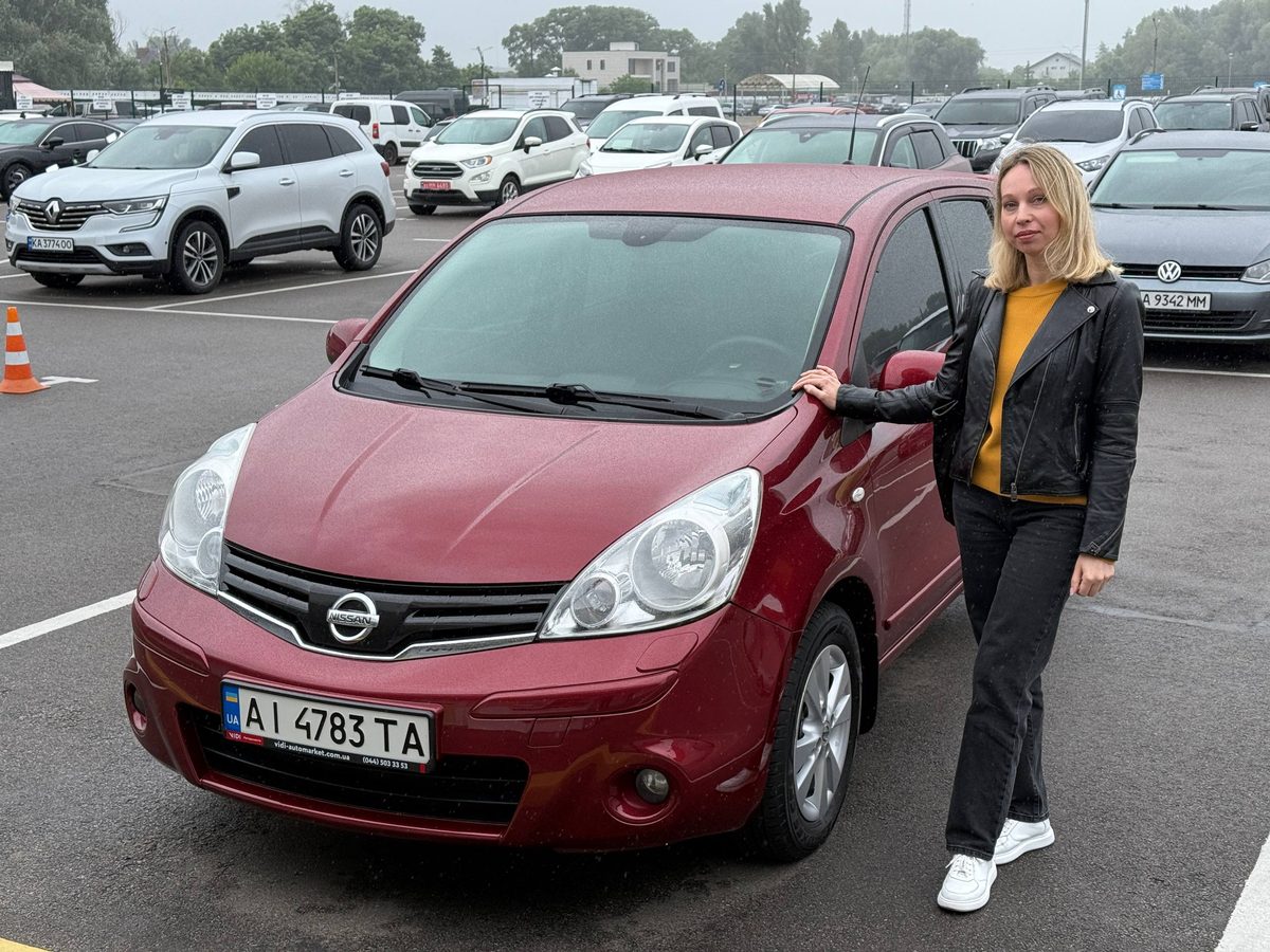 Nissan Note 2011–2015, просторий хетчбек у бюджеті до 10 тисяч