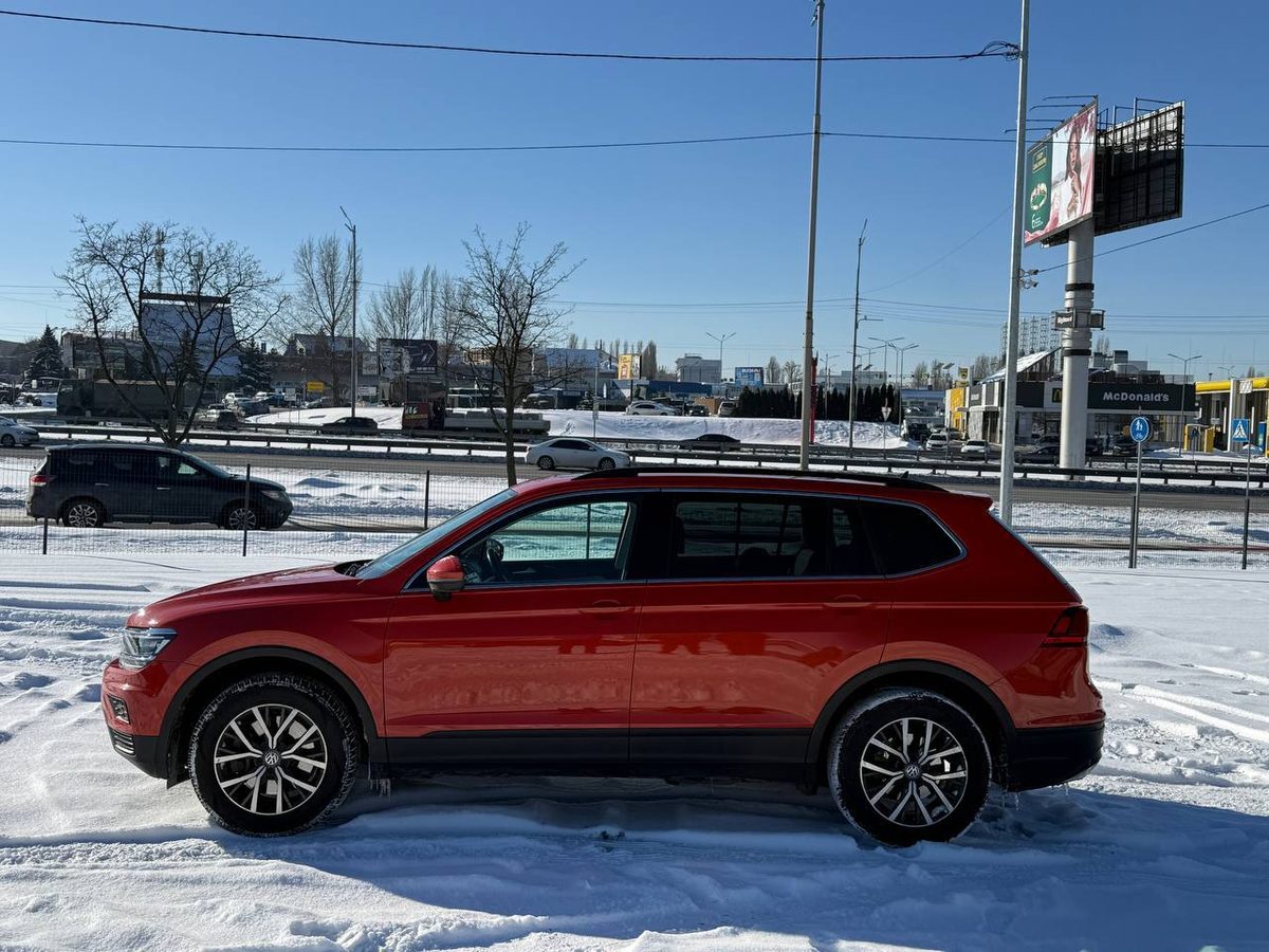 Помаранчевий Volkswagen Tiguan 2018 з LED-оптикою, підбір авто JustAcar