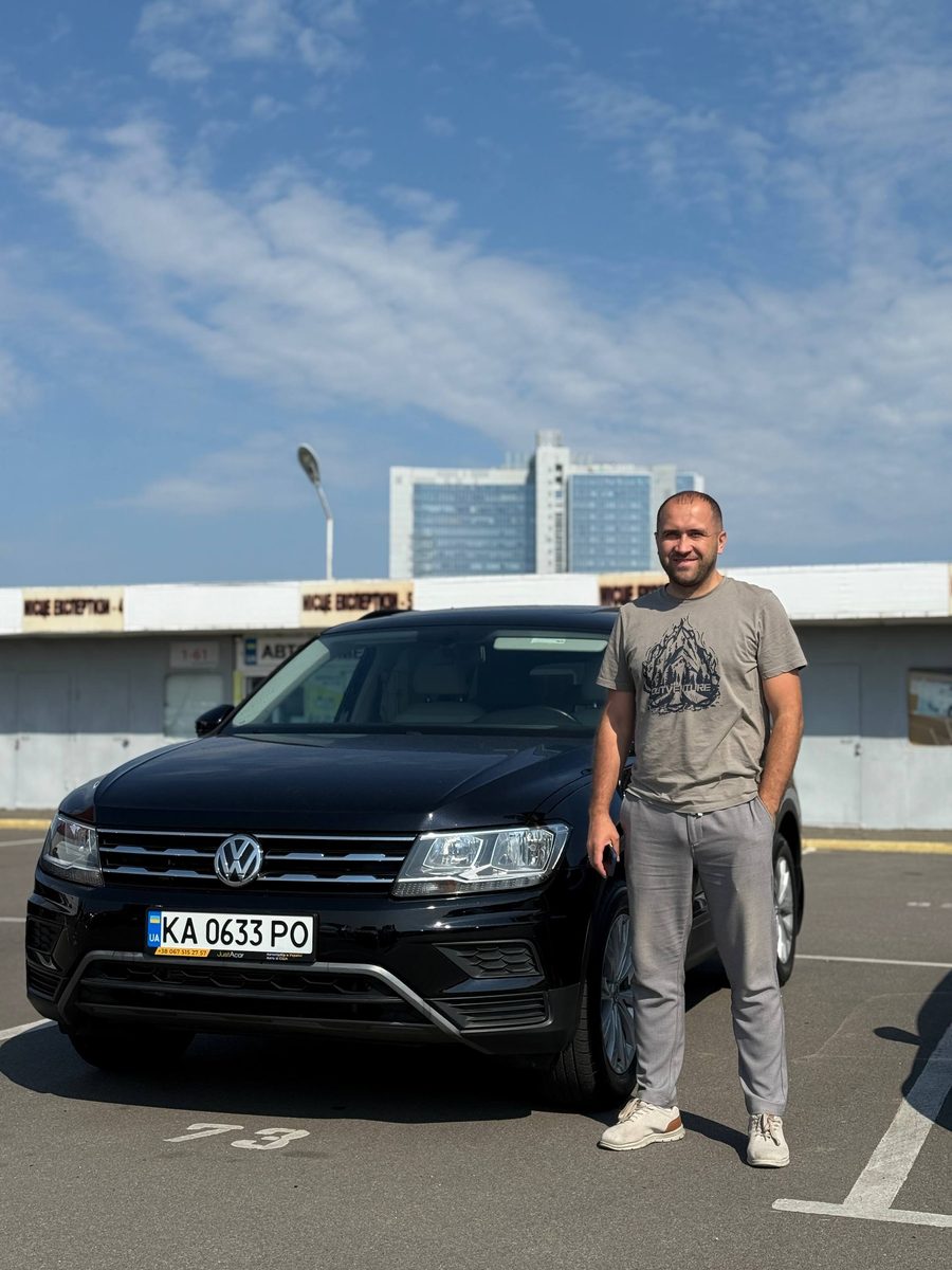 Чорний Volkswagen Tiguan 2018 з панорамою, підбір JustAcar